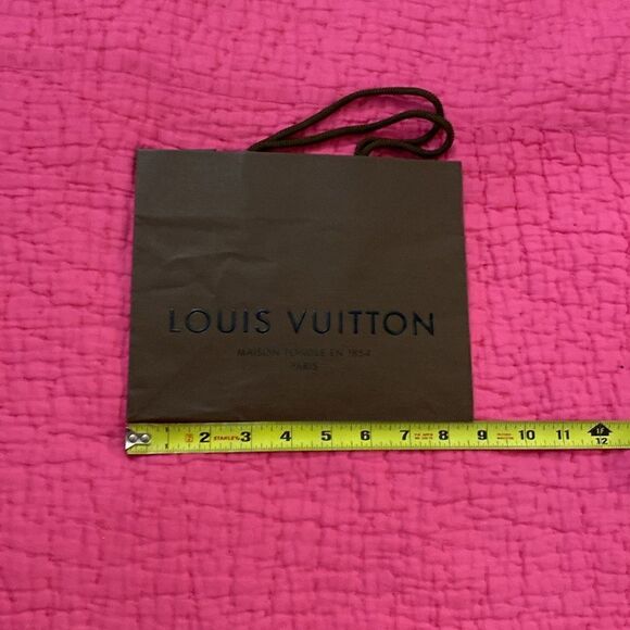 Louis Vuitton paper bags ( set of 2) - Picture 7 of 8
